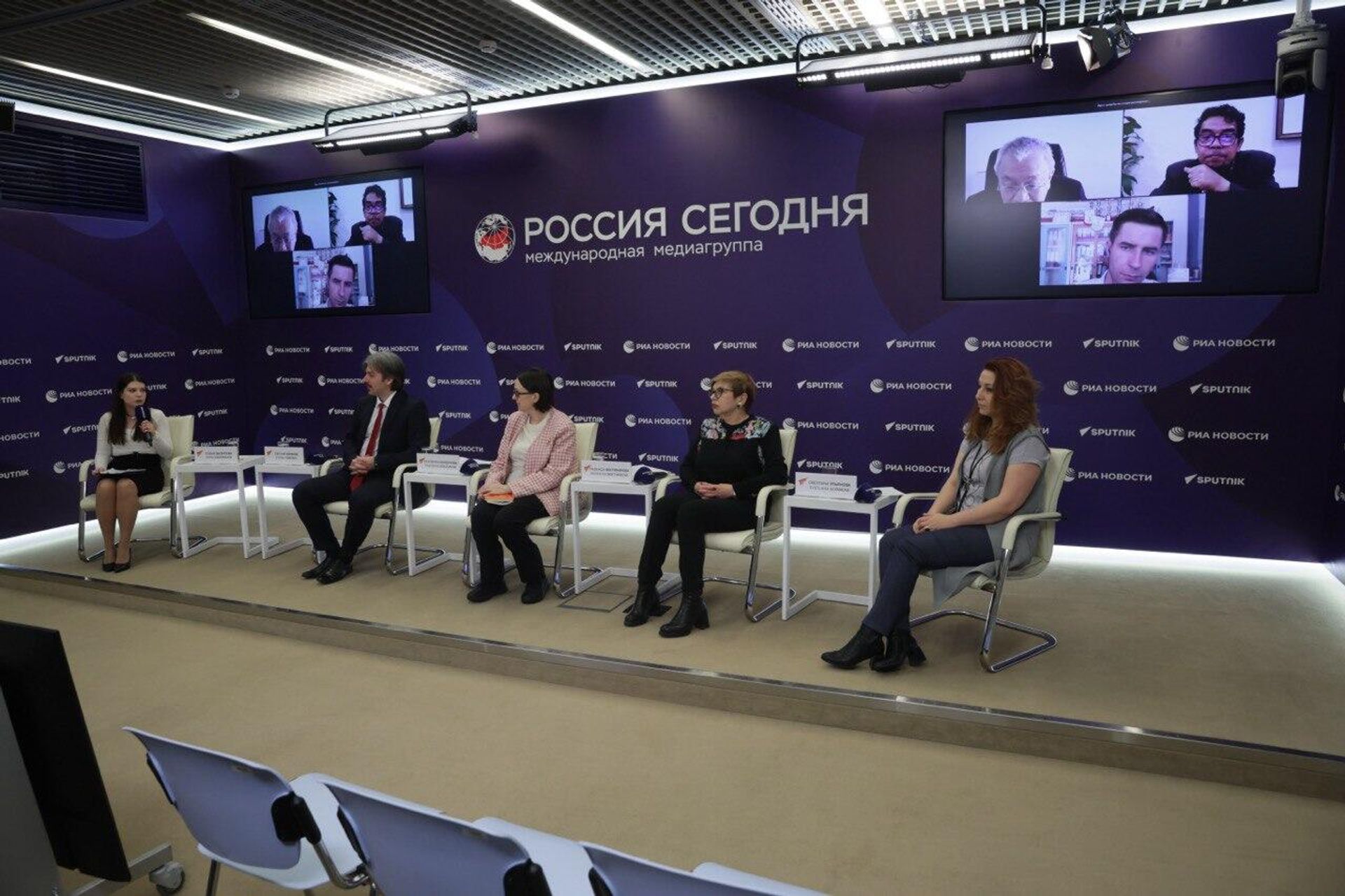 Russia-ASEAN: topical issues of interaction round table at Sputnik International Multimedia Press Center - Sputnik International, 1920, 19.02.2024