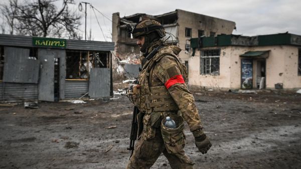 A Russian soldier in the streets of Avdeyevka - Sputnik International