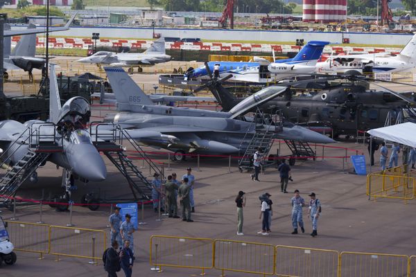 Military and commercial aircrafts on static display for the public.  - Sputnik International