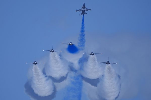 South Korean Air Force's Black Eagles aerobatic team performs during the first day of the show. - Sputnik International