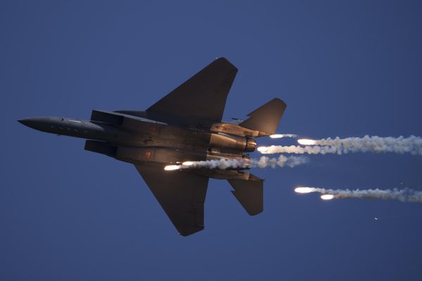 A Singaporean Air Force's F15SG fighter jet releases flares during an aerial display at the Singapore Airshow 2024. - Sputnik International