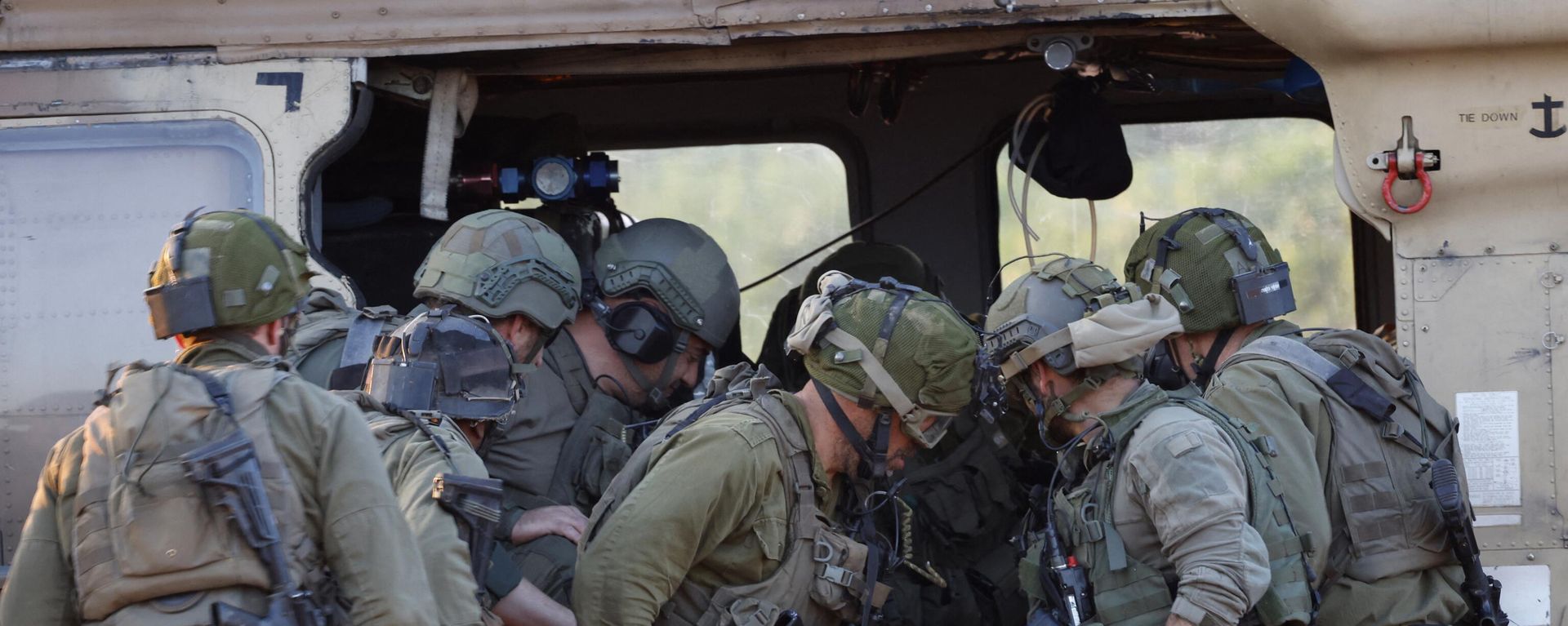 Israeli soldiers take part in a rescue exercise in Upper Galilee near the Lebanon border on February 7, 2024, amid ongoing battles between Israel and Palestinian Hamas militants in the Gaza Strip. Israeli soldiers take part in a rescue exercise in Upper Galilee near the Lebanon border on February 7, 2024, amid ongoing battles between Israel and Palestinian Hamas militants in the Gaza Strip. - Sputnik International, 1920, 21.02.2024