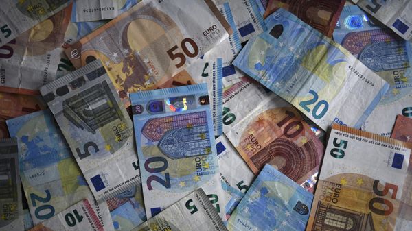 The photo shows Euro banknotes in Dortmund, western Germany, on January 27, 2020. - Sputnik International