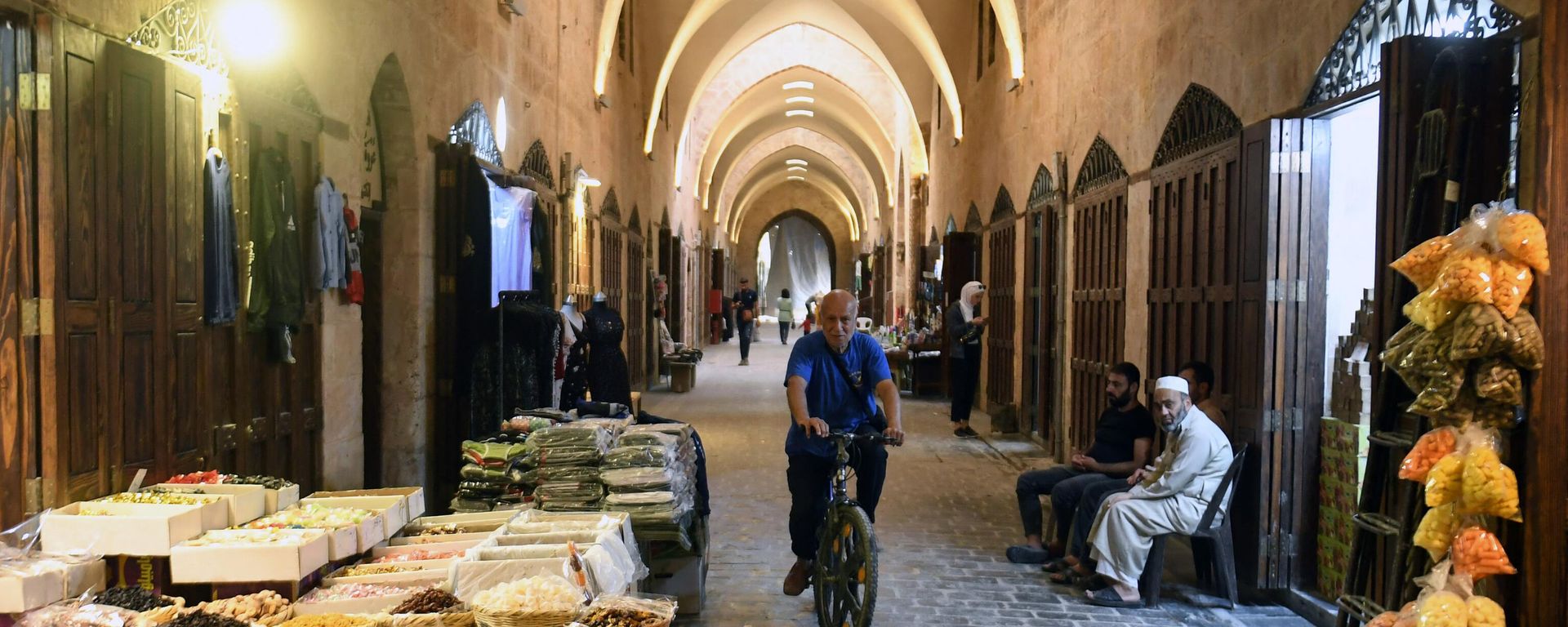 A photo shows the restored part of souk al-Saqtiyah in the old part of the city of Aleppo north of Damascus on September 18, 2023. A photo shows the restored part of souk al-Saqtiyah in the old part of the city of Aleppo north of Damascus on September 18, 2023. - Sputnik International, 1920, 24.02.2024