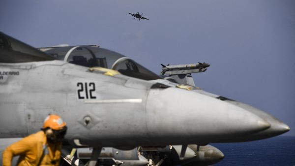 A F18 Hornet fighter jet prepares to land on the deck of the US navy aircraft carrier USS Harry S. Truman in the eastern Mediterranean Sea on May 8, 2018 - Sputnik International
