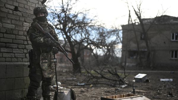 A sapper inspects an area for mines and explosive devices amid Russia's military operation in Ukraine in the town of Avdeyevka - Sputnik International