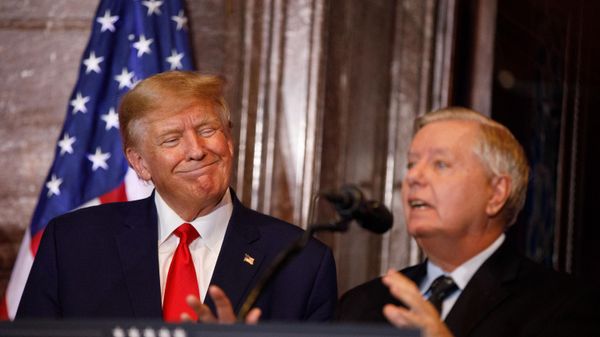 Former US President Donald Trump gestures as US Senator Lindsey Graham (R-SC) addresses the crowd during a 2024 election campaign event in Columbia, South Carolina, on January 28, 2023.  - Sputnik International