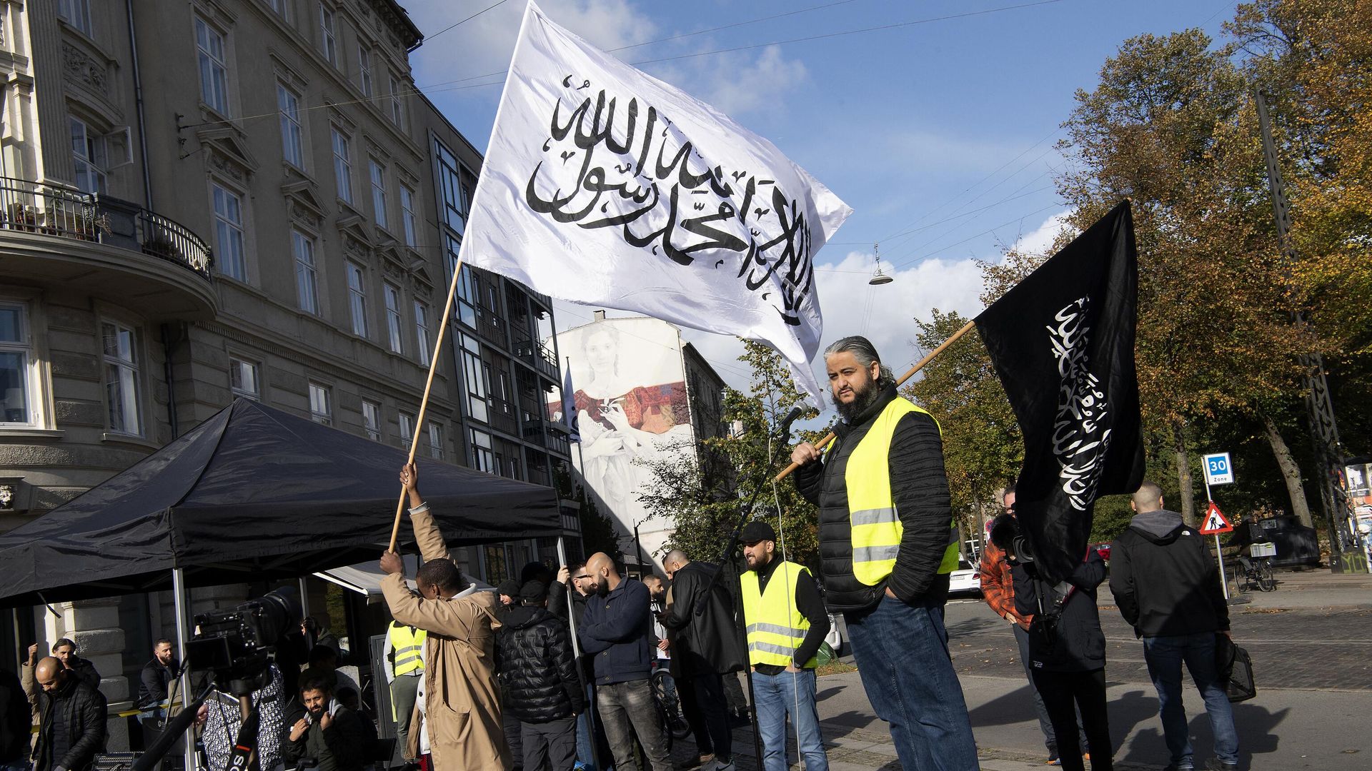 Supporters of the radical Muslim supremacist Salafist extremist group Hizb ut Tahrir (deemed a terrorist group in Russia and many other countries) demonstrate in Copenhagen, Denmark in connection with the Palestinian-Israeli crisis, October 2023. Supporters of the radical Muslim supremacist Salafist extremist group Hizb ut Tahrir (deemed a terrorist group in Russia and many other countries) demonstrate in Copenhagen, Denmark in connection with the Palestinian-Israeli crisis, October 2023. - Sputnik International, 1920, 25.02.2024