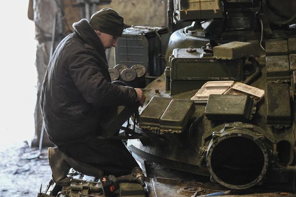 Repair and modernization of tanks from the special military operation zone. - Sputnik International