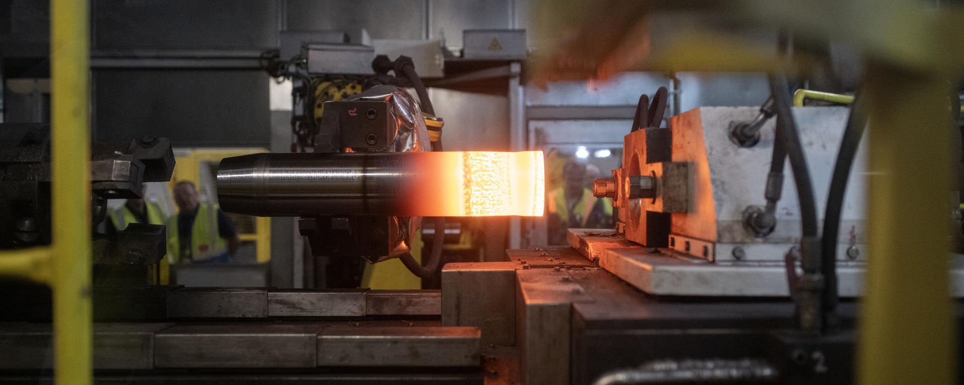 (FILES) The head of a 155mm artillery shell casing is turned during its manufacturing process at the BAE Systems factory in Washington, near Newcastle upon Tyne in north-east England on November 8, 2023. (FILES) The head of a 155mm artillery shell casing is turned during its manufacturing process at the BAE Systems factory in Washington, near Newcastle upon Tyne in north-east England on November 8, 2023. - Sputnik International, 1920, 26.02.2024