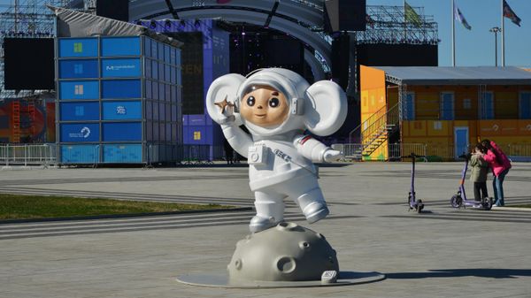 Statue of Cheburashka on the Sirius Federal Territory in Sochi, Russia - Sputnik International