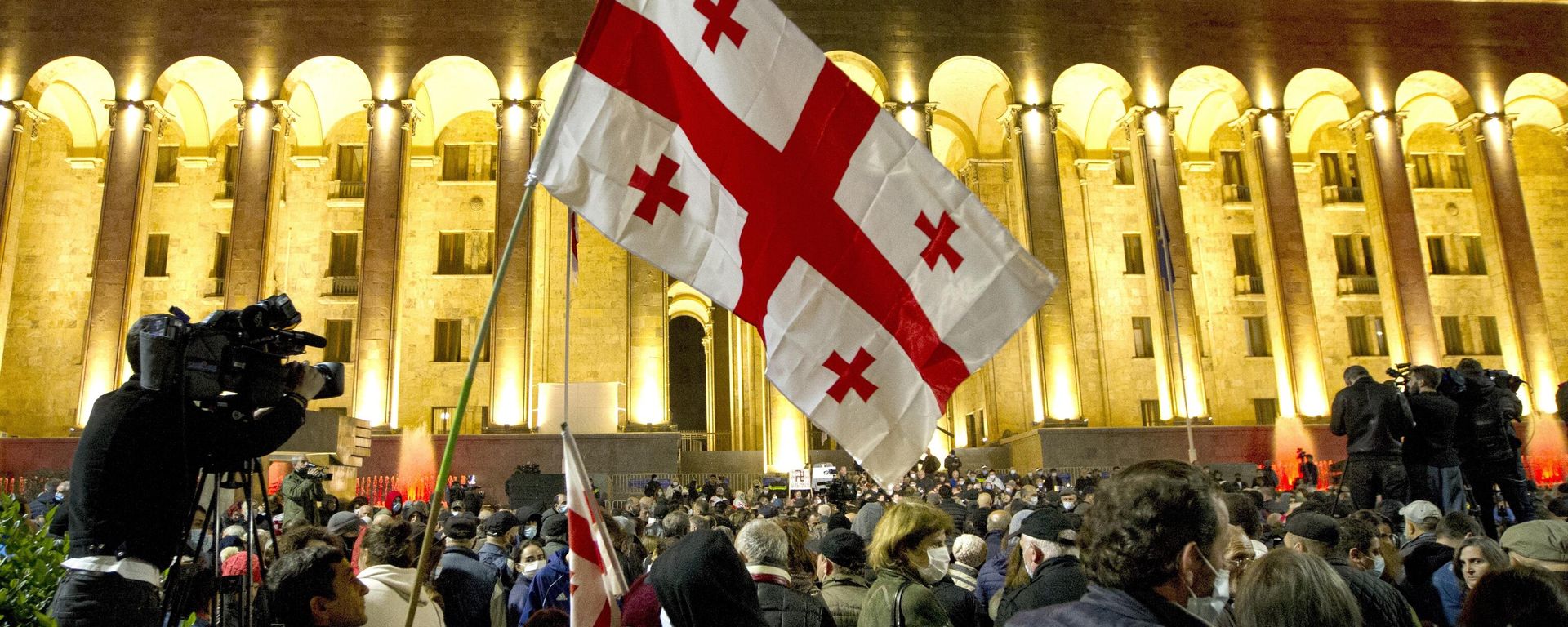 Protesters with Georgian flags rally in support of jailed former President Mikheil Saakashvili in Tbilisi, Georgia, Tuesday, Nov. 9, 2021 - Sputnik International, 1920, 16.05.2024