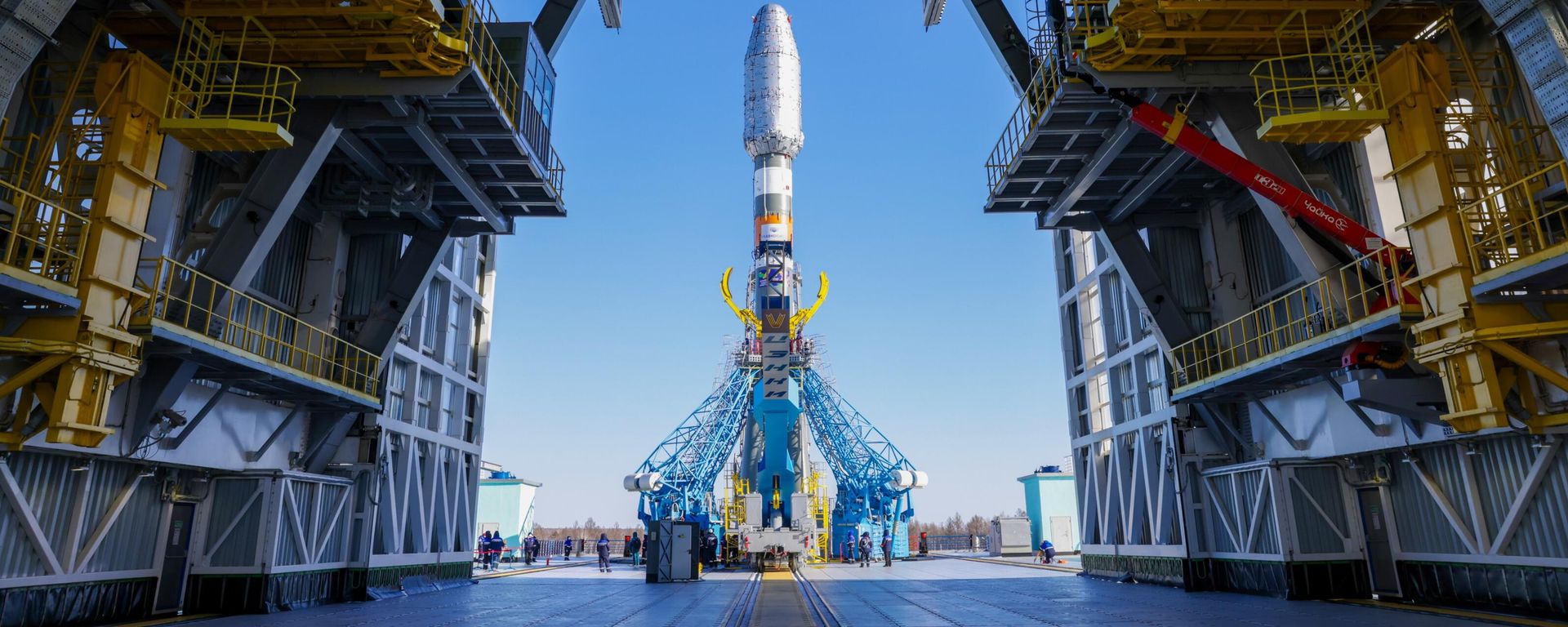 In this handout photo released by the Russian Space Agency Roscosmos, the Soyuz-2.1b carrier rocket with a Meteor-M 2-4 weather satellite and 18 Russian and foreign cubesats, is set at the launchpad ahead of its upcoming launch at the Vostochny cosmodrome in Amur Region, Russia - Sputnik International, 1920, 25.12.2025
