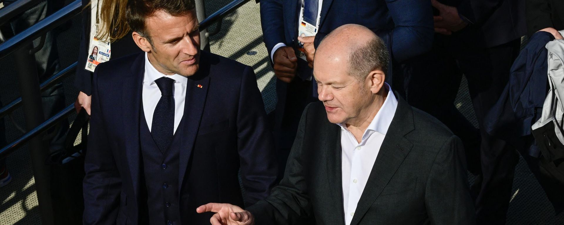 German Chancellor Olaf Scholz (R) and French President Emmanuel Macron talk as they board a ferry on the Elbe River in Hamburg, northern Germany, on October 10, 2023, on the second day of two-day German-French government consultations. - Sputnik International, 1920, 17.03.2024