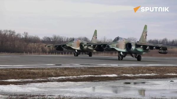📹 Su-25 aircraft of the Russian Aerospace Forces destroyed the stronghold of the Ukrainian armed forces in the Avdeyevka region. - Sputnik International