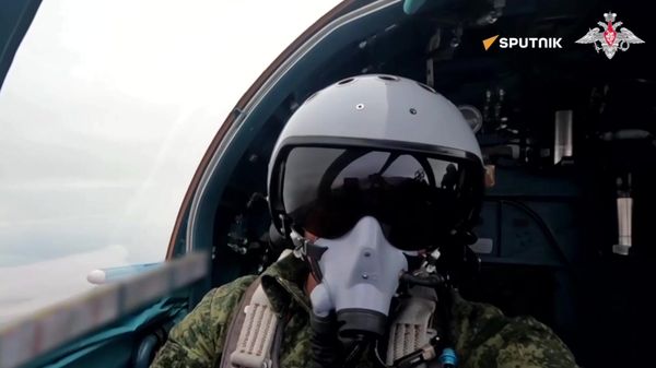 Su-34 fighter-bombers destroyed a concentration of Ukrainian forces in the southern DPR. - Sputnik International