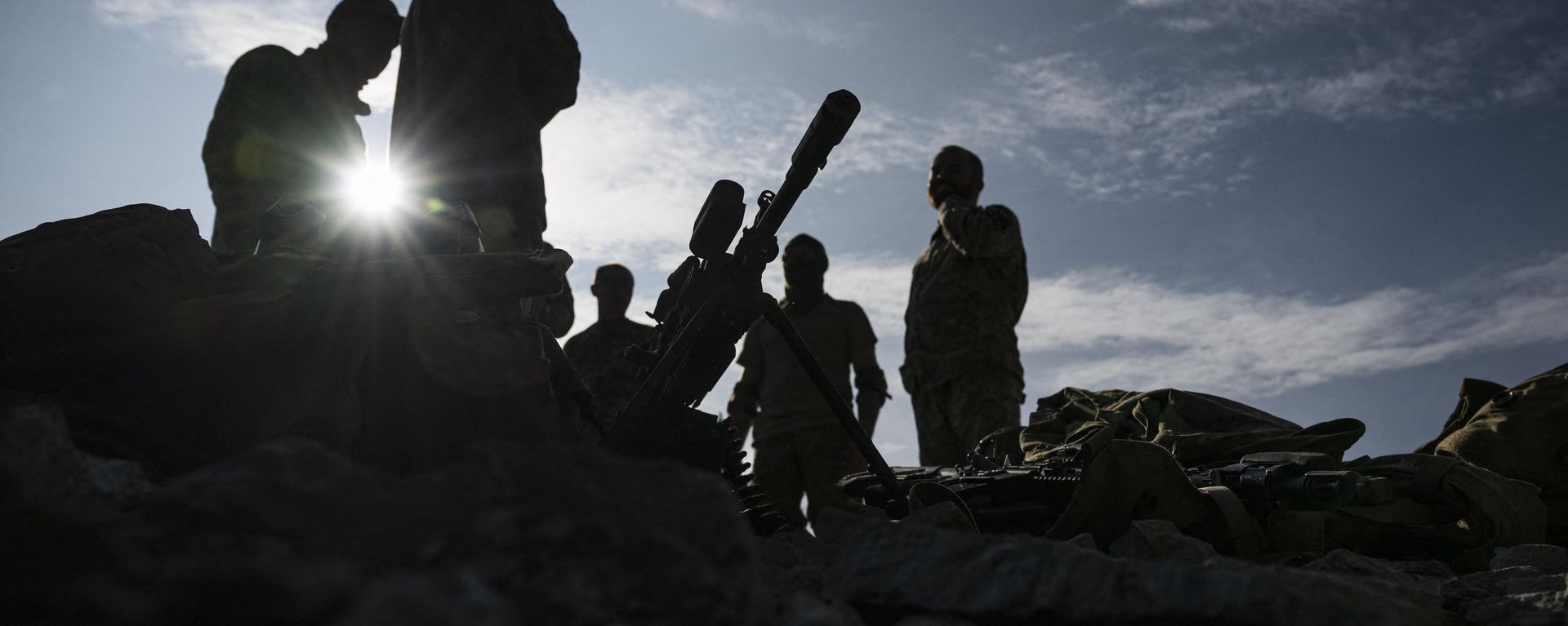 Ukrainian soldiers together with instructors from the Norwegian Home Guard 12th District Company 'Hegra’, part of Operation Gungne, during training with NATO-standard combat methods to enhance Ukrainian military capabilities, on August 25, 2023, north of Trondheim, Norway.  - Sputnik International, 1920, 03.03.2024