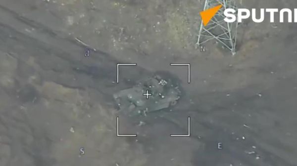 Footage of the destruction of a third M1A1SA Abrams tank and an M2A2 Bradley ODS-SA IFV near the village of Berdychy - Sputnik International