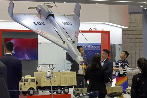 Visitors stand in front of China's pavilion during the Doha International Maritime Defence Exhibition and Conference (DIMDEX 2024) at the Qatar National Convention Centre in Doha on March 6, 2024.  - Sputnik International
