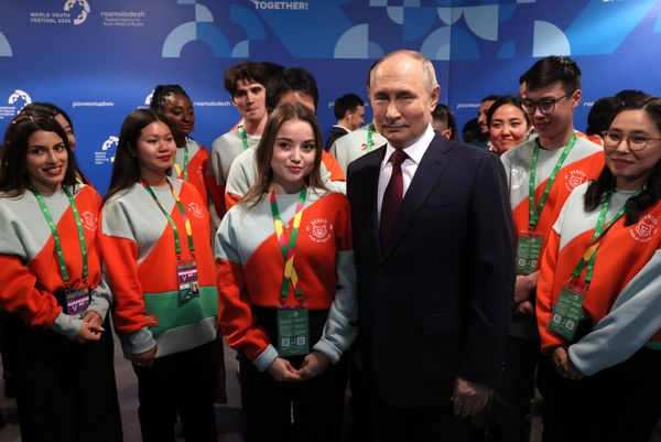 Putin stressed that the current world order is unjust since there are not equal conditions for everyone. - Sputnik International
