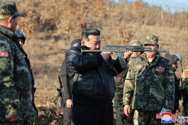 Kim Jong Un inspects KPA drills - Sputnik International
