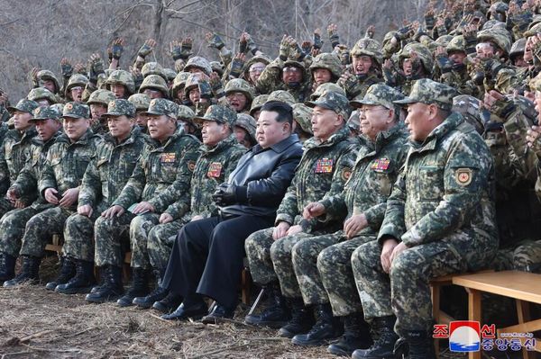 Kim Jong Un inspects KPA base - Sputnik International