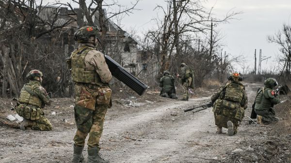 Russian troops carry out humanitarian demining of the liberated Avdeyevka - Sputnik International