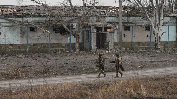 Russian troops carry out humanitarian demining of the liberated Avdeyevka - Sputnik International