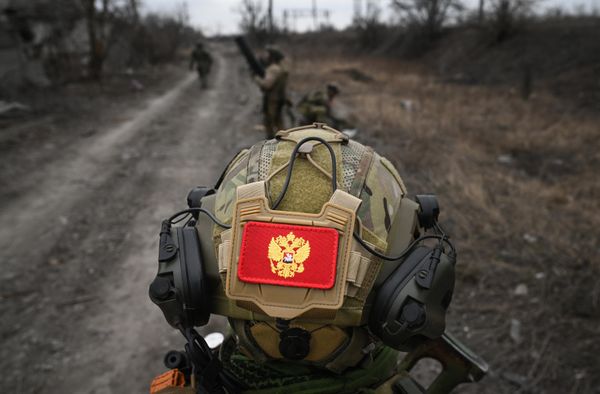 A Russian sapper from the Separate Engineering Brigade is preparing for a mission in the Avdeyevka area. - Sputnik International