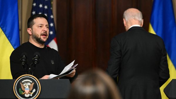 US President Joe Biden and Ukrainian President Volodymyr Zelensky leave after holding a press conference at the White House in Washington, DC, December 12, 2023.  - Sputnik International