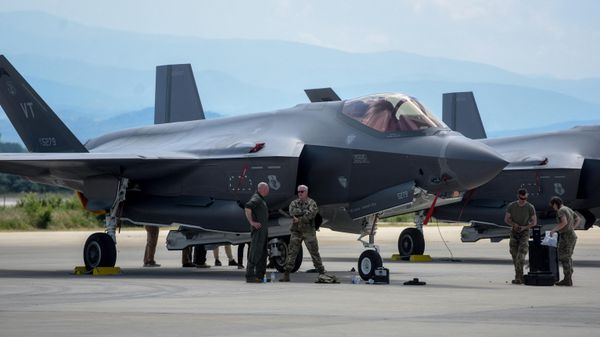 Staff stand by two US Air Force F-35 Lightning II aircraft from the Vermont Air National Guard’s 134th Fighter Squadron. File photo - Sputnik International