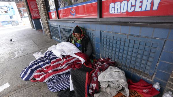 A woman who calls herself Princess uses blankets to keep warm in sub-freezing temperature as she sits outside of a business, Tuesday, Feb. 16, 2021, in San Antonio - Sputnik International