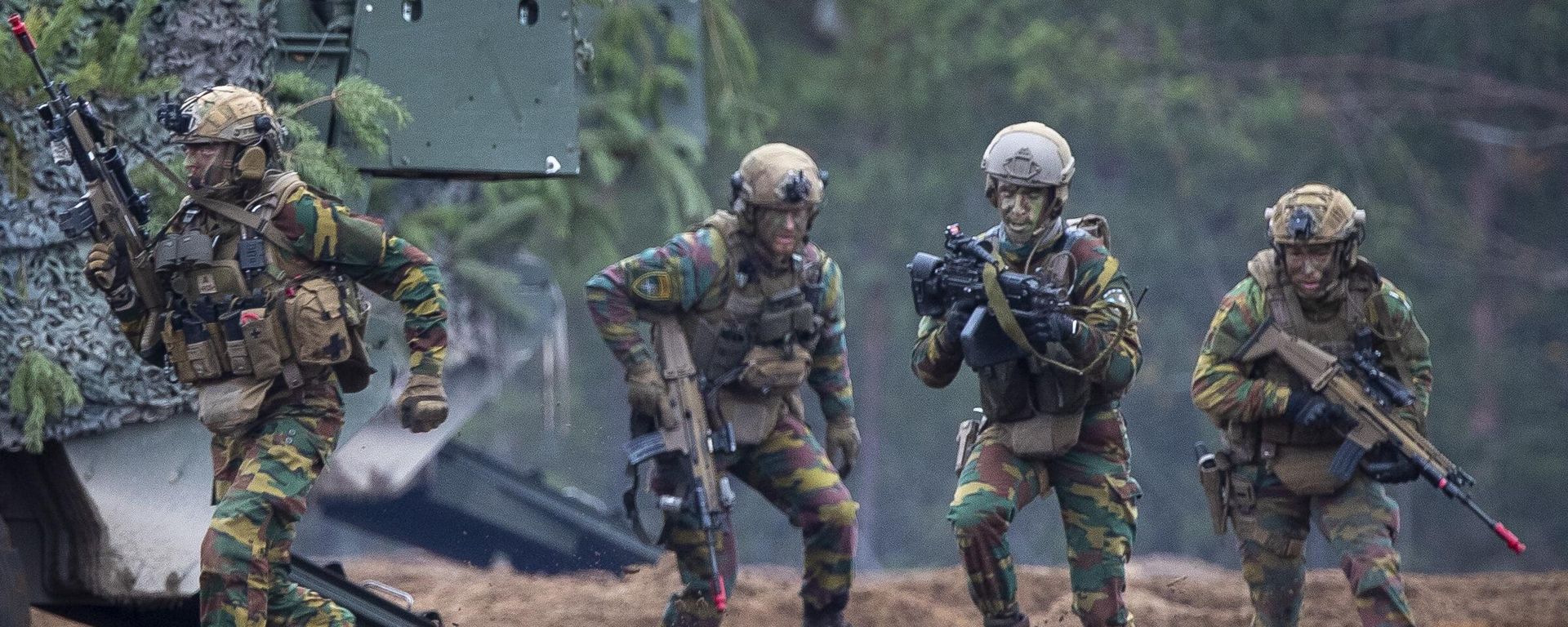 Soldiers take part in the NATO military exercise 'Iron Wolf 2022-II' at a training range in Pabrade, north of the capital Vilnius, Lithuania on Wednesday, Oct. 26, 2022. - Sputnik International, 1920, 19.04.2024