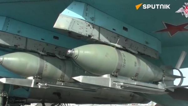 Russian Su-34 bombers carrying out precision strikes on Ukrainian forces' positions in the southern Donetsk region. - Sputnik International