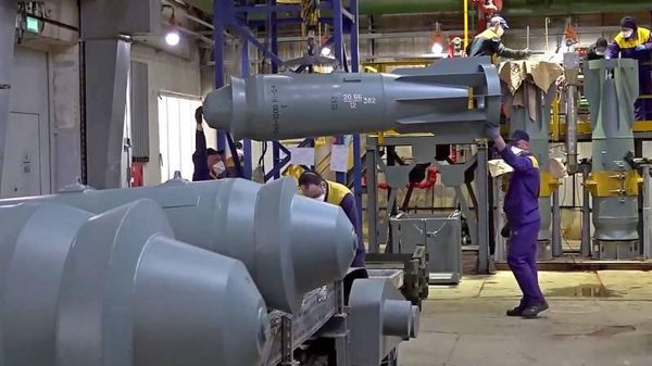 Screengrab of Russian Defense Ministry video from Sergei Shoigu's tour of a Russian military factory. Image shows FAB-1500 bomb. - Sputnik International