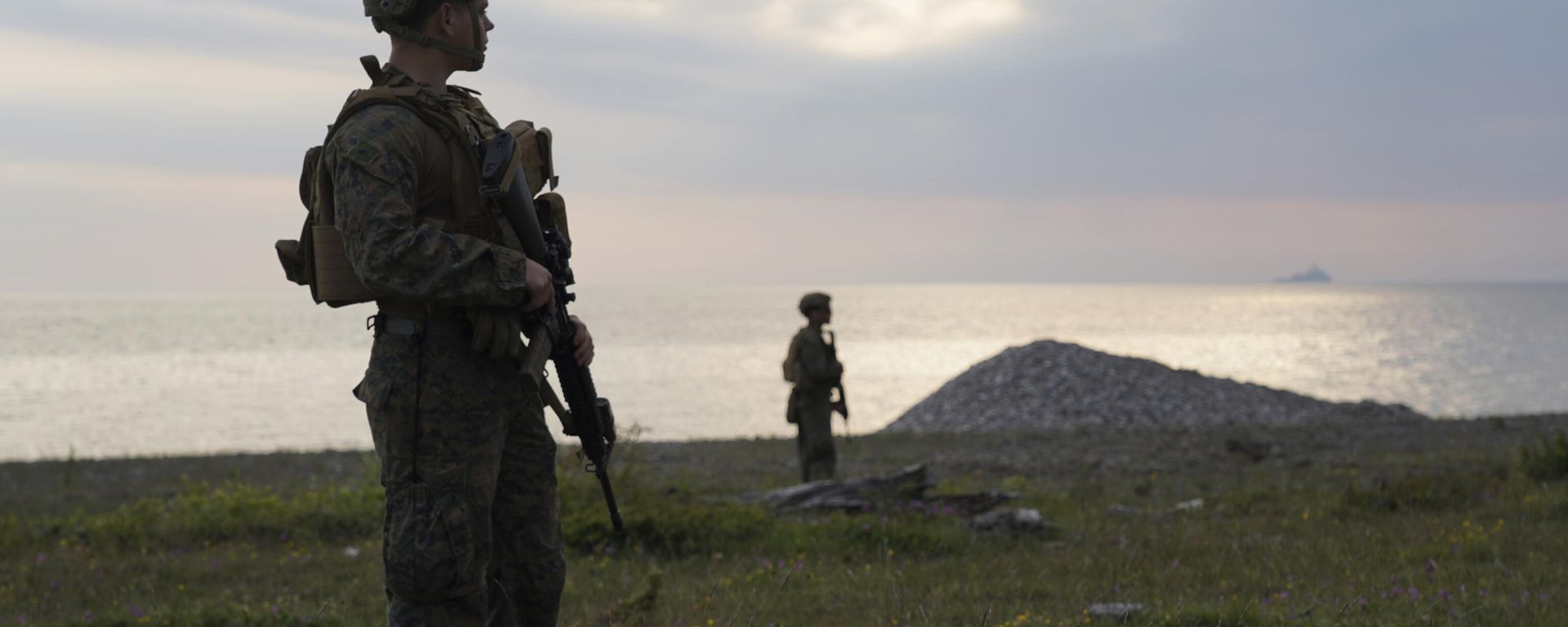 US troops on Gotland beach following amphibious landing drill, part of BALTOPS annual Baltic Sea military exercise in Tofta, Gotland, Sweden on Wednesday, June, 7, 2022. - Sputnik International, 1920, 12.03.2024