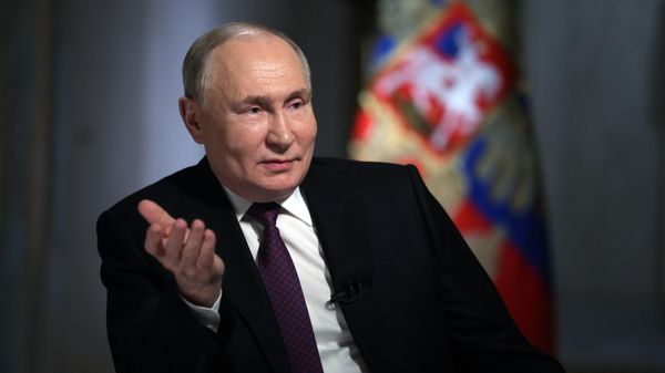 Russian President Vladimir Putin is interviewed by Dmitry Kiselev, the director general of Rossiya Segodnya, Sputnik's parent media group. - Sputnik International