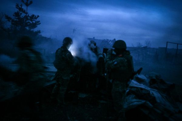 Russian soldiers from the 3rd Army Corps of the Battlegroup Yug firing 152 mm D-20 howitzer shells at Ukrainian positions near Artemovsk in the special op zone. - Sputnik International
