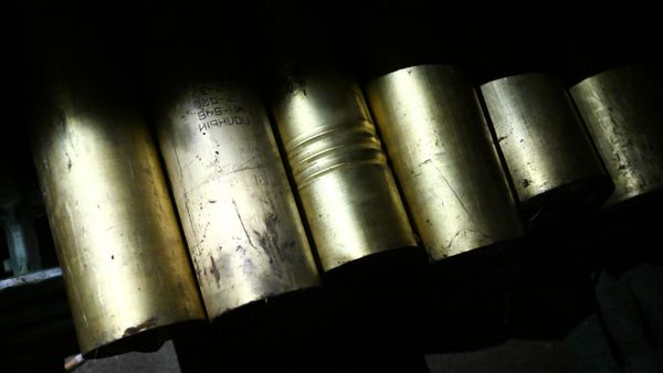  D-20 howitzer 152 mm shell casings - Sputnik International