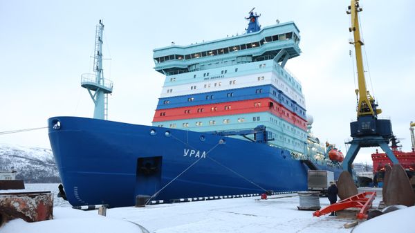 Russian nuclear-powered icebreaker Ural is moored upon arrival at the port of Murmansk, Russia. - Sputnik International