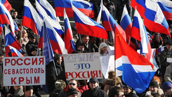 Participants in a rally in Vladivostok in support of the results of the Crimean referendum. - Sputnik International
