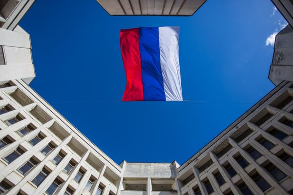 The Russian flag over the building of the Supreme Council of the Autonomous Republic of Crimea in Simferopol. - Sputnik International