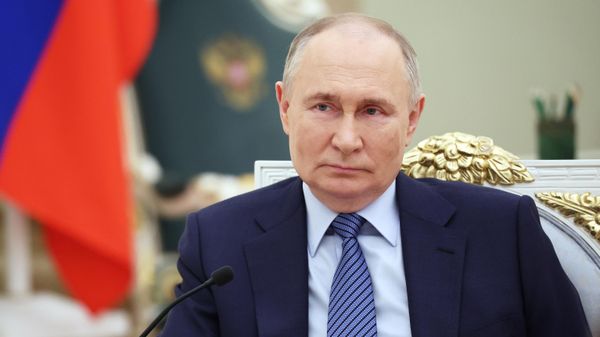 Russian President Vladimir Putin meets with winners of the Leaders of Russia national management competition at the Kremlin in Moscow, Russia. - Sputnik International
