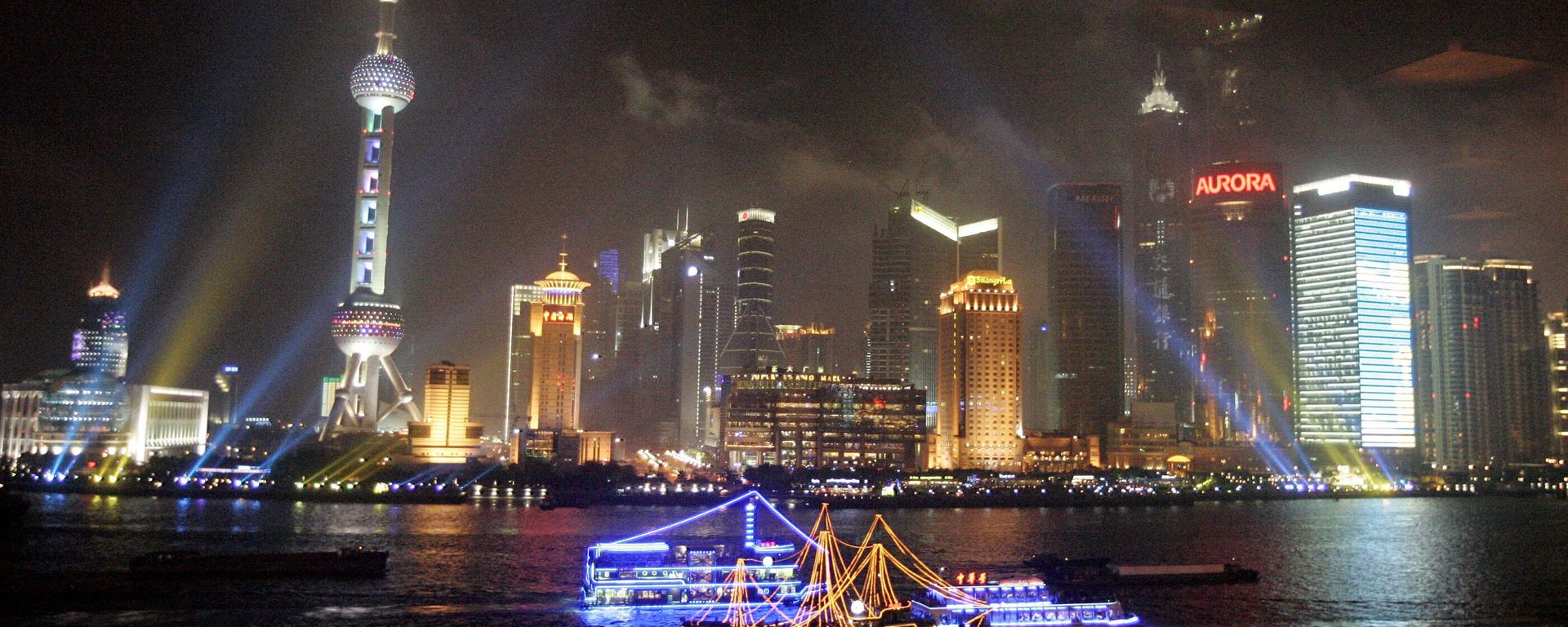 Pudong New Development Zone is seen at night Friday, May 2, 2008 in Shanghai, China - Sputnik International, 1920, 18.03.2024