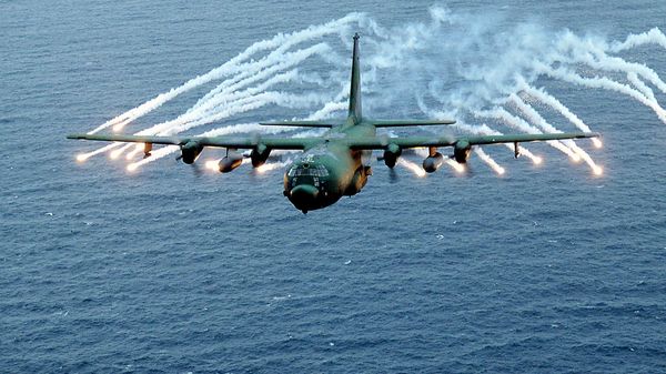 A US Air Force AC-130 gunship on a training exercise.  - Sputnik International