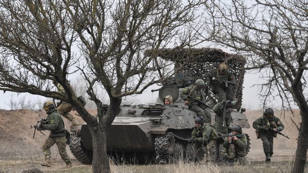 Russian soldiers refining their combat readiness near Zaporozhye - Sputnik International