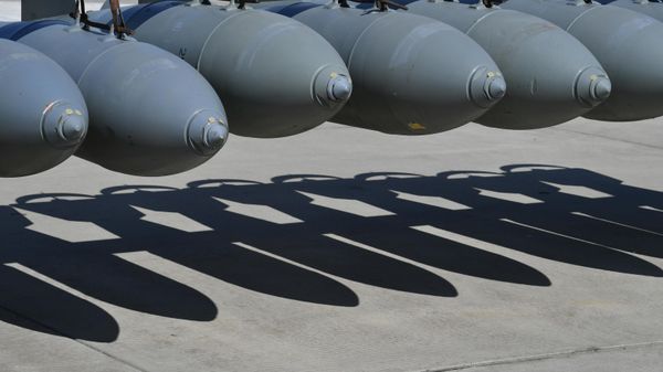Preparation for flights of aircraft of the Russian Air Force at the airfield in the Kharkov area. - Sputnik International