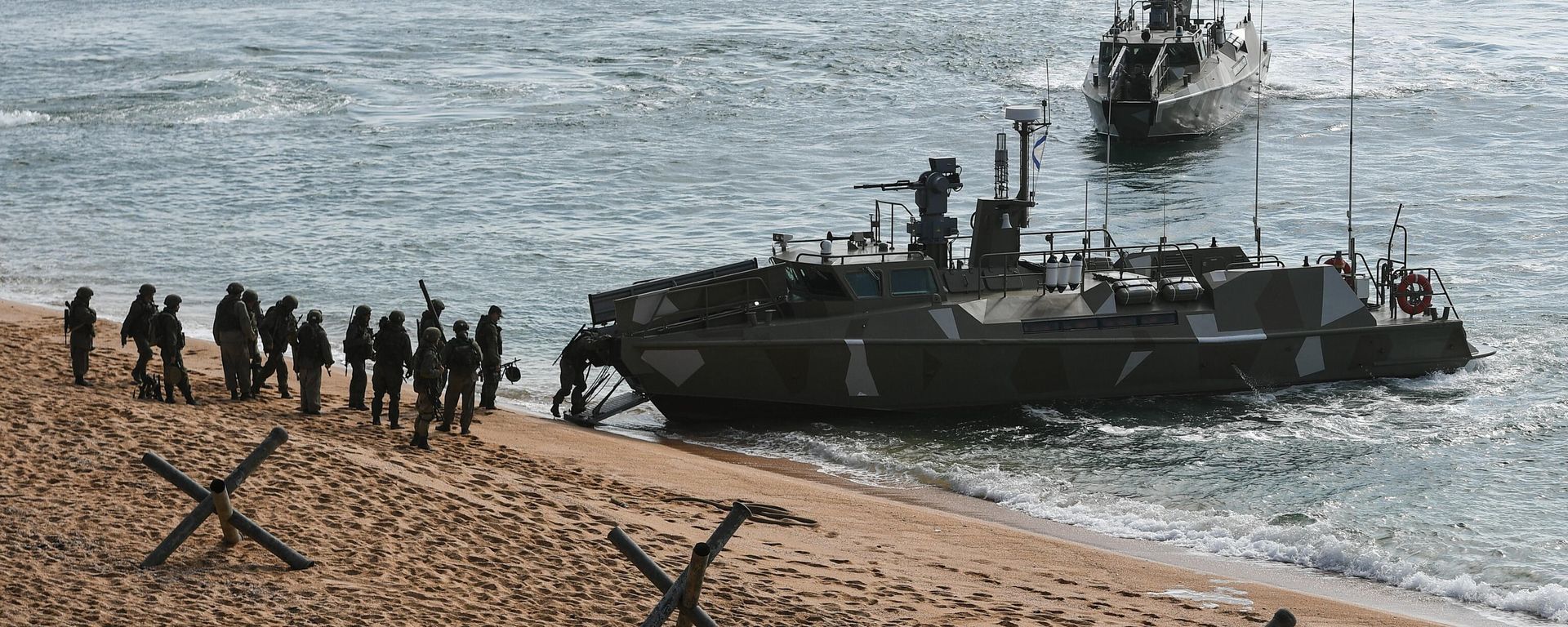Russian Raptor-class patrol boats land troops in Crimea during drills. September 2021. - Sputnik International, 1920, 21.03.2024