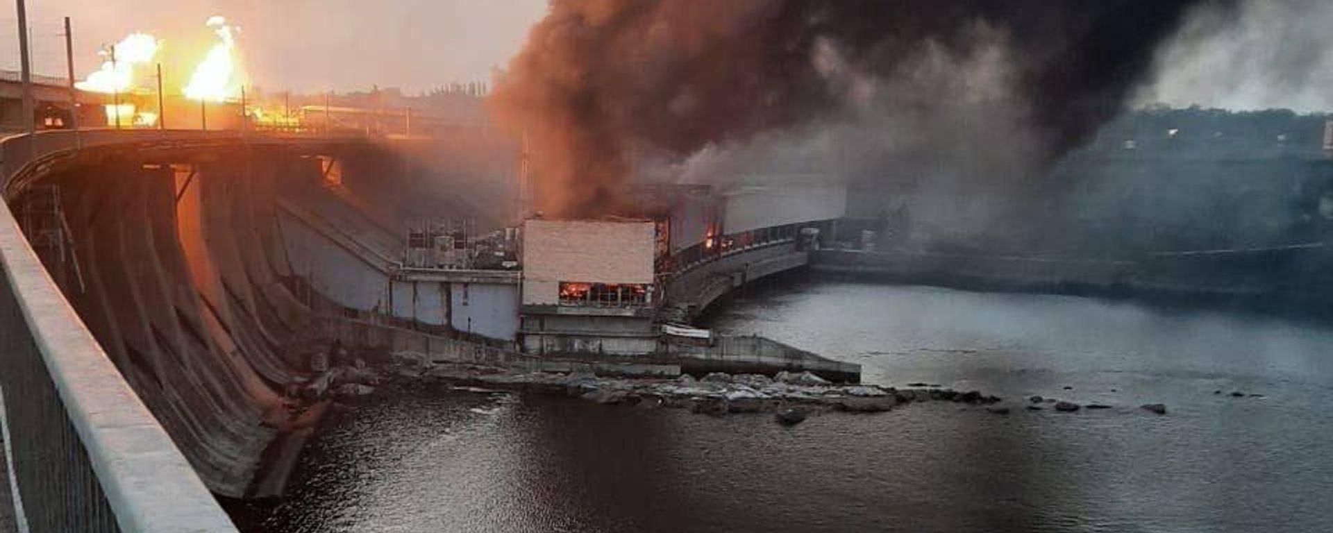 Пожар после удара по ДнепроГЭС - Sputnik International, 1920, 22.03.2024
