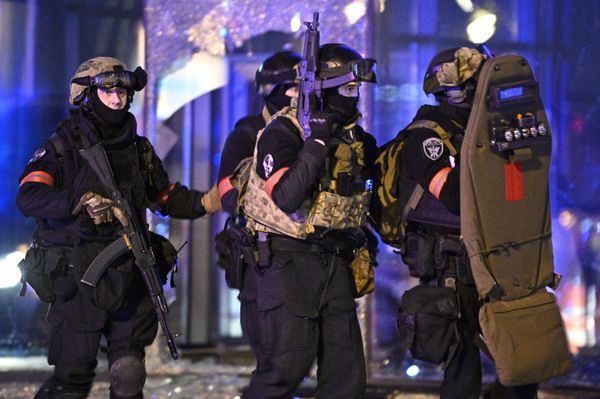 Police officers near the Crocus City Hall concert venue - Sputnik International
